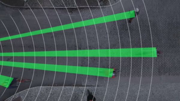 Dank moderner Software konnte das Notbremssystem so erweitert werden, dass es nun auch Radfahrer automatisch erkennt und bei Bedarf bremst (Bild: Volvo)