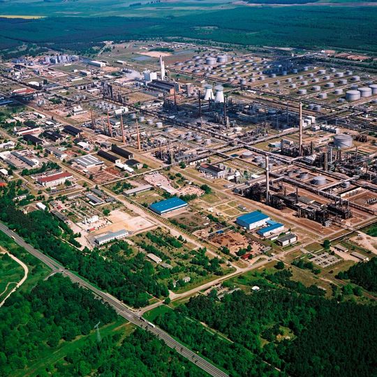 Das PCK wird seit Jahrzehnten über die Druschba-Pipeline mit russischem Öl beliefert. Das PCK wird seit Jahrzehnten über die Druschba-Pipeline mit russischem Öl beliefert.