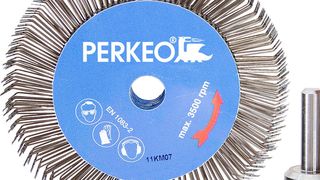 Die Anordnung der Metallborsten auf der Twister-Rundbürste verhindert ein Verschmieren oder Zusetzen. (Bild: Perkeo-Werk)