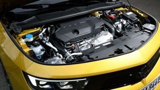 Auch nach dem Jahr 2028 soll es bei Opel noch Fahrzeuge mit Verbrennungsmotoren geben. (Bild: Stellantis)