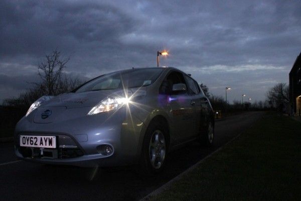 Autonom und elektrisch: Die Mobile Robotics Group der Oxford University hat einen Nissan LEAF zum autonom fahrenden Elektroauto umgebaut (Bild: MRG, Oxford University)