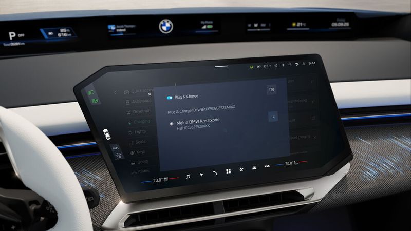 Elektrische BMW oder Mini lassen sich ab sofort einfach per Plug & Charge an öffentlichen DC-Ladesäulen laden – ohne Vertrag. Das Fahrzeug nutzt dabei die beim Hersteller hinterlegte Kreditkarte.(Bild:  BMW)