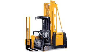 Bild 1: Bei Komissionierstaplern mit elektrohydraulischer Hubmaststeuerung bietet sich die Rückgewinnung von Energie an, die über die Hubarbeit in den eingelagerten Lasten steckt. Der Einspareffekt ist mit dem beim Bremsen vergleichbar. (Bild: Jungheinrich)