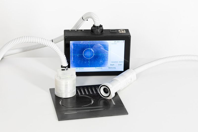 Das AICC 2.0 ist modular aufgebaut. Das bringt den Vorteil, verschiedene Aufnahmeeinheiten für unterschiedlichste Mess- und Prüfaufgaben zu implementieren. Die Systeme können leicht gewechselt werden, um das Gerät an jeden anstehenden Job schnell anzupassen. (Bild: Fraunhofer-IPA)