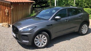 Eine vierstellige Anzahl an E-Pace-Modellen muss hierzulande bei den Service-Partnern vorgefahren werden.  (Bild: »Automobil Industrie«/Jens Scheiner)