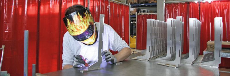Neue Montage im aufgestockten Gebäude: Das Schweissen von Aluminium gehört bei Mirap zu den Kernkompetenzen im Bereich der Feinblechbearbeitung.(Bild:  L.Meister)