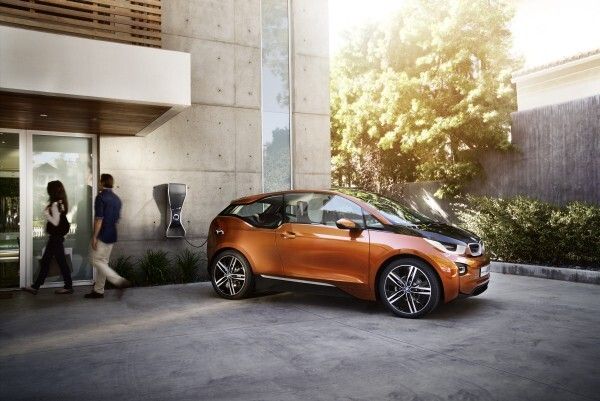 Das BMW i3 Concept Coupé ist das erste vollständig vernetzte Elektrofahrzeug der Welt (BMW Group)