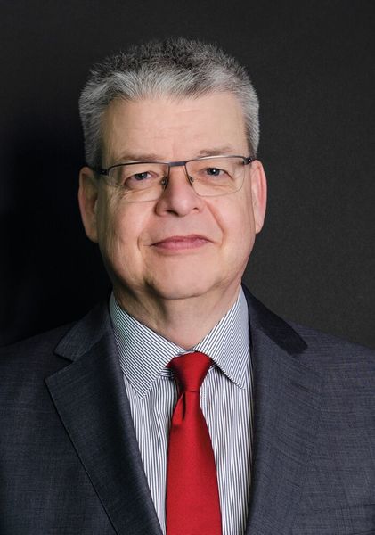 „Der Kunde hat hier das alleinige Recht, festzulegen, welche Werkzeuge in seiner Produktion eingesetzt werden. Dieses Modell kommt vorwiegend bei KMU zum Einsatz, die über Einzel- oder Klein­serien verfügen“, sagt Dr. Steffen Lang, Geschäftsbereichsleiter Dienstleistung, Gühring KG. (Gühring KG)