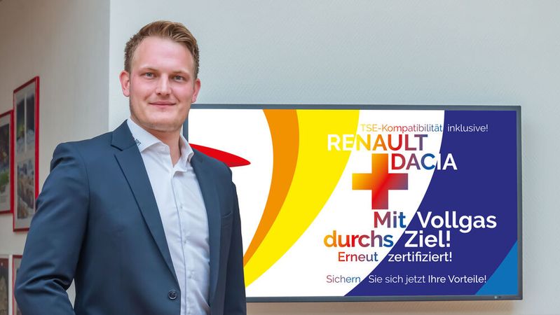 David Förster aus dem Service- und Vertriebsteam von Loco-Soft hat die Rezertifizierung von Renault und Dacia für Loco-Soft unter Dach und Fach gebracht.(Bild:  Loco-Soft)