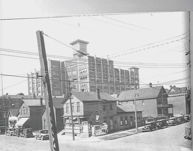 1928: Allen-Bradley bezieht ein weiteres Gebäude in Milwaukee – mit Erholgungsangebot für die Mitarbeiter. Auf dem Dach gab's der Erzählung nach zur Mittagszeit Tanz, Sonnenbaden und Golf.  (Rockwell Automation)