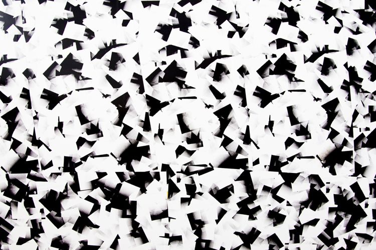 Die Tarnfolie hat ein von ihm selbst entwickeltes und in dutzenden Probeläufen getestetes Muster aus unterschiedlich hellen Karos.  (Foto: Opel)