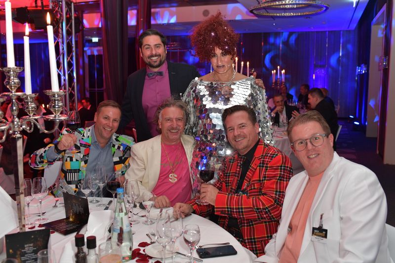 Revival der 80er! Patrick Vogel, NZXT, (r.) hatte erst noch Sorge, er wäre der Einzige im Miami Vice Style. (Hannes Magerstaedt)