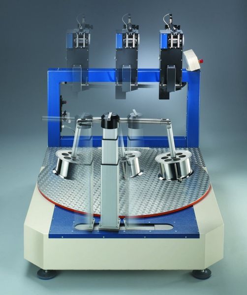 Palettenabwickler PW-150-P (Portal) mit stufenlos einstellbarer Bandlauflinie - einfach und präzise; die Hubsäule kann auch während des Wickelbetriebes verändert werden. Bilder: Leicht (Archiv: Vogel Business Media)