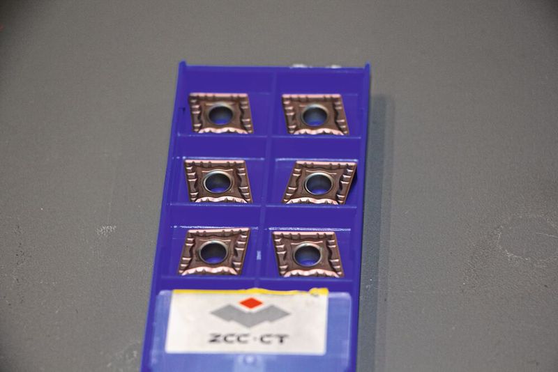 ZCC Cutting Tools Wendeschneidplatten, wie sie bei Kraus für nichtrostende Stähle auch noch im Einsatz sind. (Bild: Königsreuther)