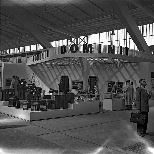 Das Bild zeigt den Dominit-Ausstellungsstand auf der Hannover-Messe 1954. (Bild: )