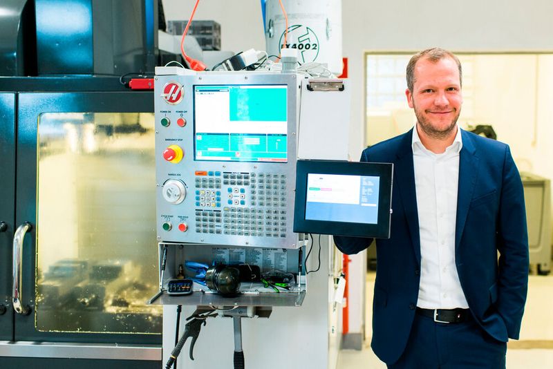 Eine kompromisslose Digitalisierungsstrategie half Philipp Becker und seinem KMU Vision Lasertechnik dabei, sowohl die Maschinenauslastung als auch alle Unternehmensprozesse effizienter zu gestalten.(Bild:  Tilman Vogler/VDI Vision Lasertechnik)