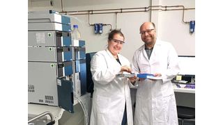Sonja M. Fröhlich und Dr. Andreas Dunkel im Labor des Leibniz-Instituts für Lebensmittel-Systembiologie an der TU München  (Bild: Leibniz-LSB@TUM)