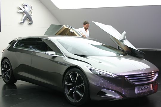 Der Hingucker in Halle 8: Renn-Van-Konzept 