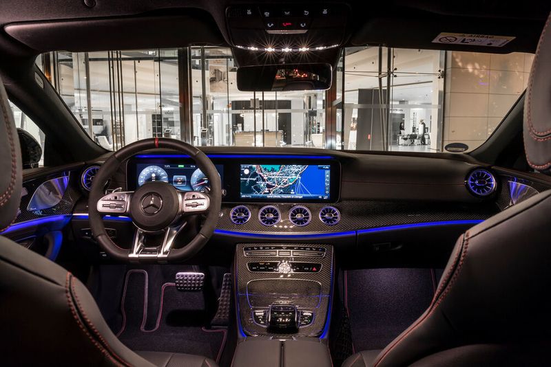 Im Innenraum fühlt man sich tatsächlich fast wie in einer S-Klasse. (Daimler)