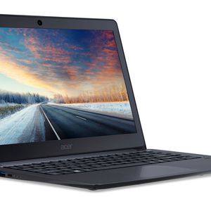 Das 14-Zoll-IPS-Panel liefert die Full-HD-Auflösung. Im Chassis sitzt auch eie USB-typ-C-Buchse.