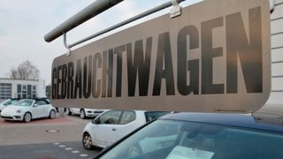 Kein fixer monatlicher Kostenblock für Fahrzeuginserate, sondern eine variable Position mit transaktionsabhängigen Kosten: Mancher Händler in den USA sieht wirtschaftliche Vorteile in dem neuen Werbeformat Googles mit Blick auf das eigene Werbebudget. (Bild: Achter/»kfz-betrieb«)