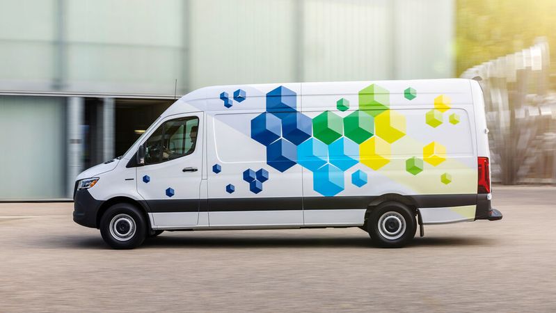Mercedes bringt Ende 2023 den neuen E-Sprinter auf den deutschen Markt.