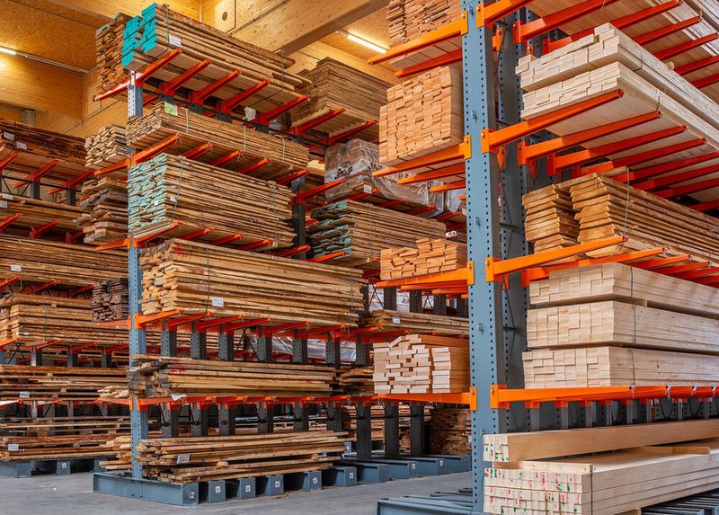 Eine weitere Ansicht eines Kragarmregals von Elvedi. (Bild: J. Kaiser)