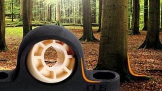 Beim bionischen Design der robusten und wartungsfreien igubal Gehäuselager orientieren sich die igus Konstrukteure an einer Baumkerbe.  (igus)