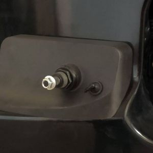 Scheibenwischer-Startermotor-Abdeckung während der Montage.(Source:  CRP Technology)