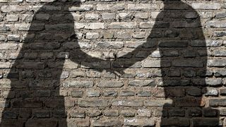 Sollte sich herausstellen, dass fünf deutsche Autobauer mit widerrechtlichen Absprachen gegen geltendes Kartellrecht verstoßen haben, hätte das auch Folgen für die Händler.  (© Jonathan Stutz/stock.adobe.com)