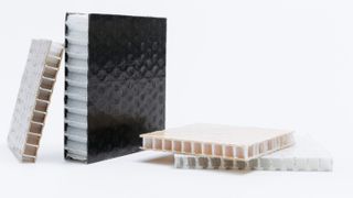 Sandwich-Komponenten mit stabilen Decklagen und leichtem Kern ermöglichen vielfältige Leichtbaulösungen. (Bild: Fraunhofer IMWS/Sven Döring)