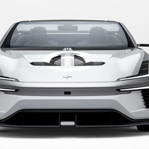 Wie es sich für einen Sportwagen gehört, wirkt das Konzeptauto sehr breit.(Bild:  Polestar)