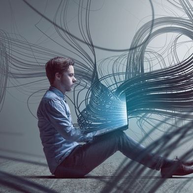 Wie können Unternehmen die absolute Kontrolle und digitale Souveränität über Daten und Technologie behalten, ohne auf Cloud-Flexibilität verzichten zu müssen? (Bild: © lassedesignen - stock.adobe.com)
