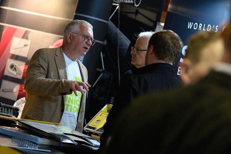 „Mit der Schraubtec, Dresden im Internationalen Congress Centrum hatten wir einen sehr erfolgreichen Jahresabschluss der Schraubtec Regionalmessen Serie“, resümiert Bernd Weinig (links), Director Trade Fair Solutions & Partnerships der Vogel Communications Group und Projektleiter Schraubtec. (Bild: Stefan Stark/VCG)