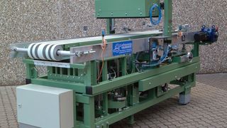 Schulz Fördertechnik ist unter anderem spezialisiert auf solche Förderanlagen mit Stahl- und Edelstahlgestellen, die im Portfolio von Minitec noch gefehlt haben, um neue Branchen für sich zu gewinnen. (Bild: Minitec)