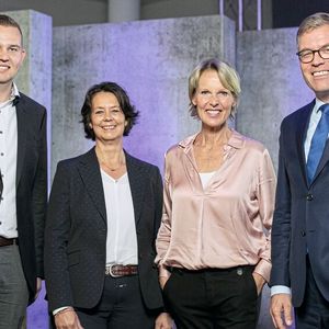 Die Input-Geber der Nacht des Kfz-Gewerbes in Schleswig-Holstein: (v.l.) Christoph Stricker (ZDK), Nina Eskildsen (Präsidentin Kfz-Verband Schleswig-Holstein), Regina Först (Trainerin) Jan-Nikolas Sontag (Geschäftsführer Kfz-Verband Schleswig-Holstein).(Bild:  Eva Biederbeck/LV SH)