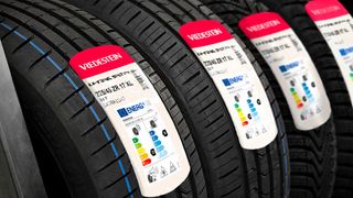 Seit Mai gibt es eine überarbeitete Kennzeichnungspflicht für Autoreifen. Viele der Deutschen wissen zu wenig über die Reifenkennwerte. (Bild: Auto-Medienportal.Net/Vredestein)