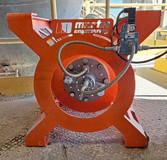 Das  X-förmige Ständersystem sorgt für mehr Sicherheit beim Betrieb von Luftkanonen.(Bild:  Martin Engineering)