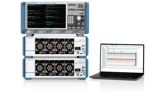 Aufbau mit 32 Messtoren für automatisierte Konformitätstests von PCIe-5.0- und -6.0-Kabeln mit 4 Lane-Paaren. Aufbau mit 32 Messtoren für automatisierte Konformitätstests von PCIe-5.0- und -6.0-Kabeln mit 4 Lane-Paaren.