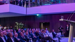 Baden-Württembergs Ministerpräsident Winfried Kretschmann sprache bei der Eröffnung des neuen AEB-Headquarters. (AEB)