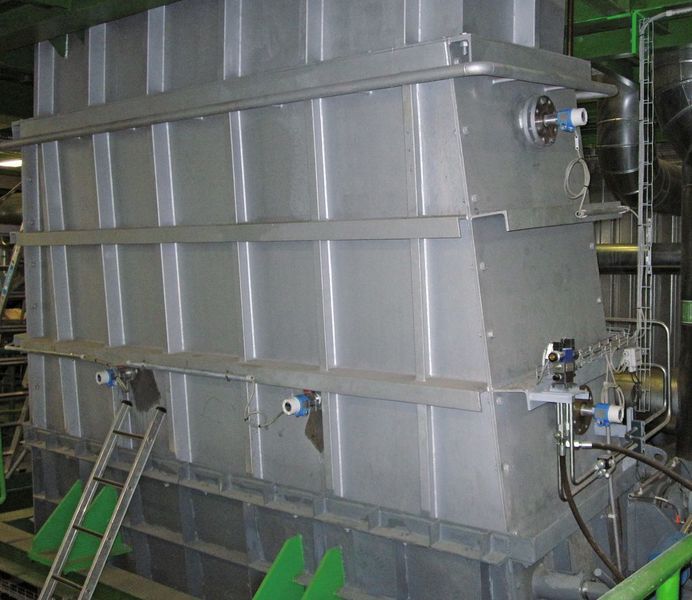 Sichere Überwachung an der geschlossenen Schurre mit dem Soliwave ohne Einbauten  (Bild: Endress + Hauser)