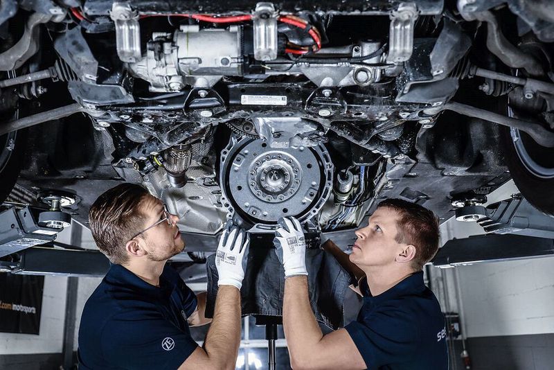 Der Aus- und Einbau bleibt der betreuenden Werkstatt des Kunden vorbehalten, kann aber auch in einem der 54 Service-Points von ZF erfolgen. (Rupert Oberhäuser)