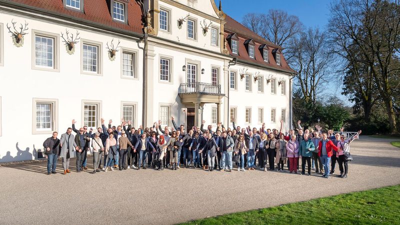 Mitsubishi lud seine besten Handelspartner nach Zweiflingen in Baden-Württemberg ein.(Bild:  Ulrich Schaarschmidt/Mitsubishi)