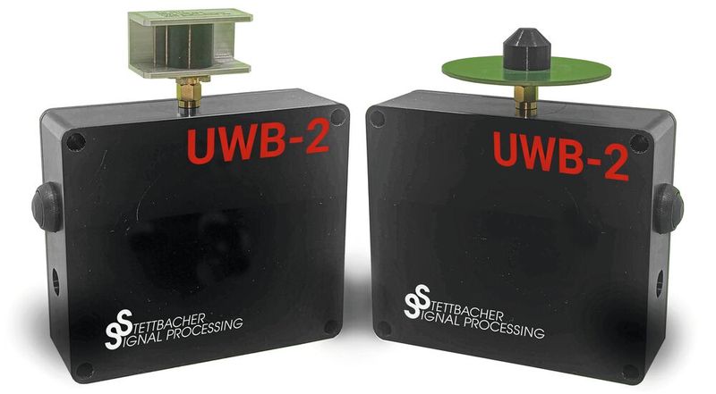 UWB-Geräte von Stettbacher Signal Processing AG. Die Spezial-Antennen für Anker (links) und Tag (rechts) befinden sich normalerweise im Gehäuse. (Bild: Stettbacher)