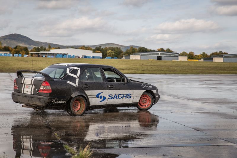 Ins Schleudern kamen nur die Teilnehmer des Drift-Trainings. (Comteam)