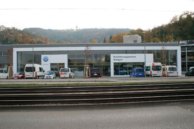 Das Nutzfahrzeugzentrum integriert Großkundenzentrum und Behörden-Leistungszentrum in einem Gebäude. (Foto: Volkswagen Automobile Stuttgart)