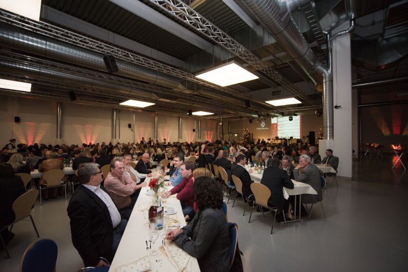 Vogel X-Mas Party 2012 im VCC in Würzburg    Blick in die Runde.  Weitere exklusive Bilder zur Vogel Weihnachtsfeier finden Sie auf unserer Facebook-Fanpage. Jetzt reinschauen und Fan werden. Wir freuen uns über jeden Like. (Bild: Marcel Gollin/Vogel Business Media)