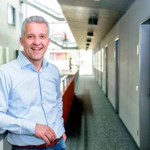 (© Johann Saba/UKB-Ukom)