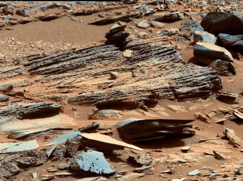 Januar 15, 2013: Dieses Bild der Mastkamera (Mastcam) auf dem NASA-Marsrover Curiosity zeigt eine schräge Schichtung, die als Querschichtung bekannt ist, in einem Aufschluss namens 