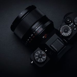 Die Einstellräder sind wie beim Vorgängermodell auf der Oberseite der Fujifilm X-T3 zu finden.